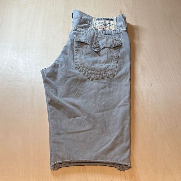 TRUE‎ RELIGION Straight Cut Off NATURAL BIG T Shorts Flap Pockets 36 - Picture 1 of 7